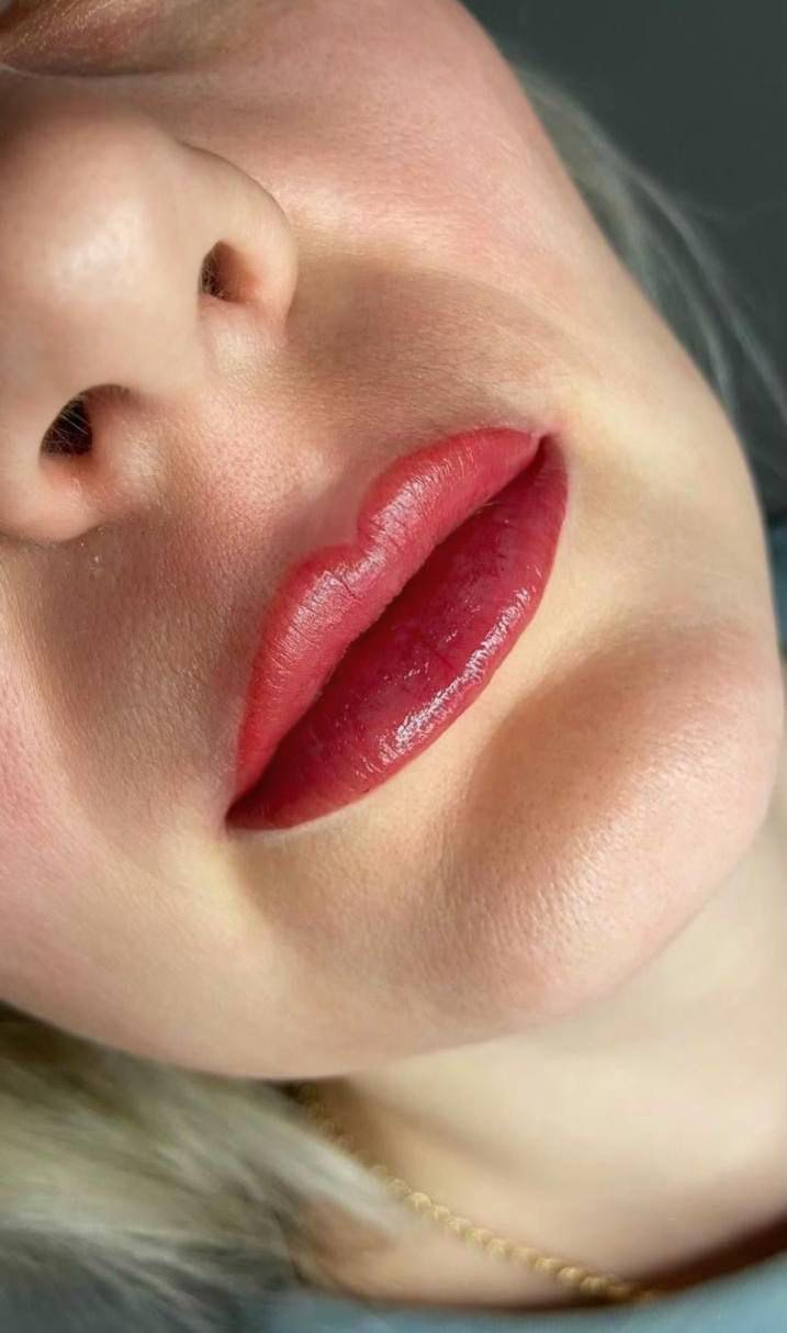 Глубокий красный цвет