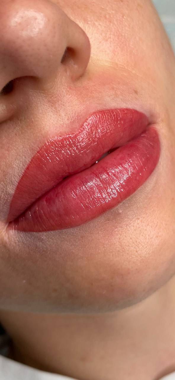 Яркий коралловый